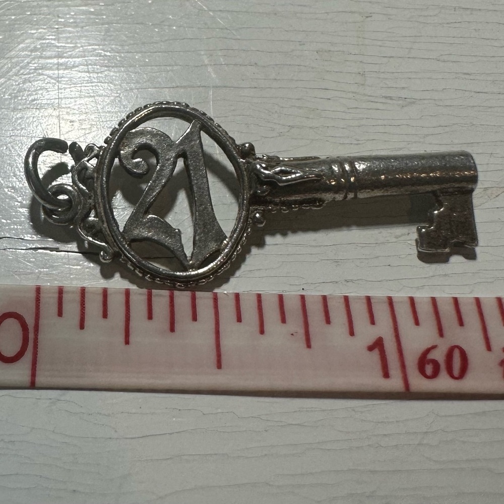 Vintage Sterling silver 21 charm! - Picture 3 of 4